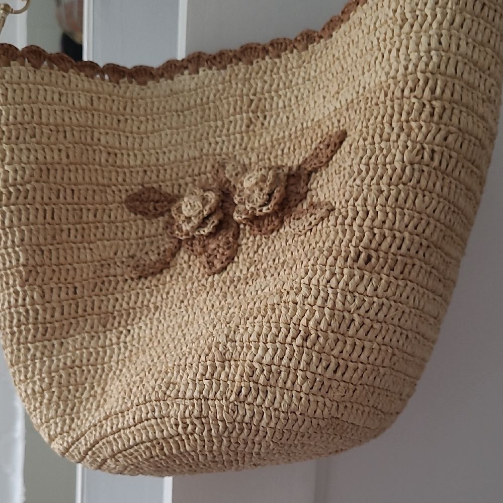 BTB Los Angeles Cross BodyFlowered Raffia Bucket Bag With Detachable Strap NWOT